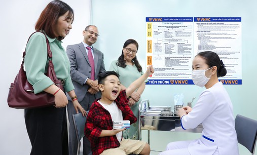 VNVC ra mắt và triển khai vắc xin cúm dạng xịt mũi cho trẻ em Việt Nam