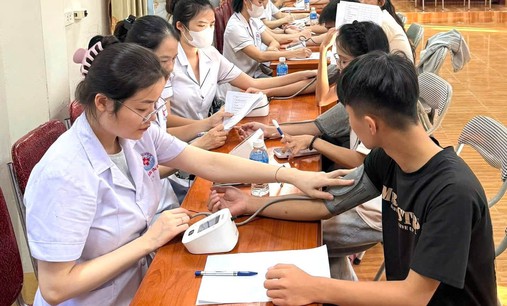 Nghệ An: Khám sức khỏe gần 2.000 học sinh, phát hiện nhiều bệnh lý