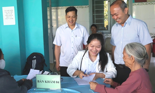 Khám miễn phí hơn 2.000 người dân TPHCM, thúc đẩy tiếp cận y tế toàn diện