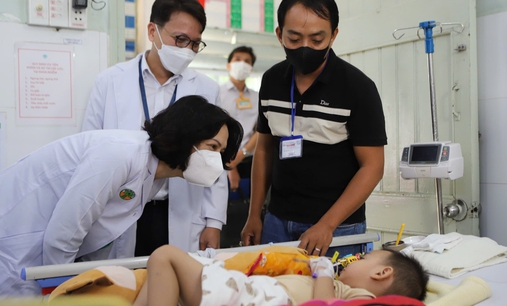 Thứ trưởng Nguyễn Thị Liên Hương: Tăng cường phòng chống tay chân miệng, chủ động ứng phó nguy cơ ‘dịch chồng dịch’