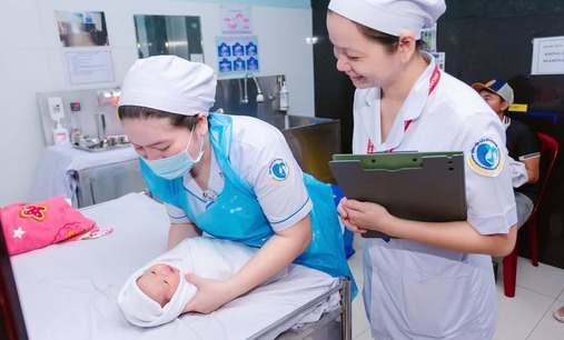 Triển khai cơ chế, chính sách đặc biệt tạo đột phá trong bảo vệ, chăm sóc sức khỏe nhân dân