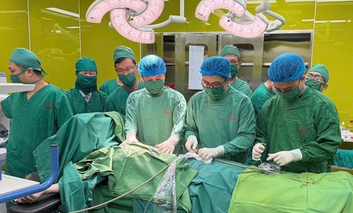 Kích hoạt báo động đỏ liên viện cứu sống thanh niên bị vết thương thấu ngực nguy kịch