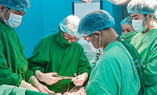 Giành lại sự sống cho nam thanh niên 18 tuổi sốc đa chấn thương sau tai nạn giao thông