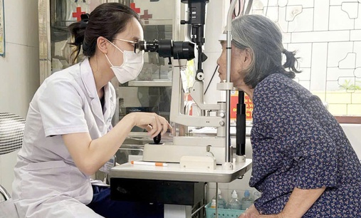 Bộ Y tế hướng dẫn tổ chức khám sức khỏe định kỳ theo nhóm tuổi, tránh quá tải