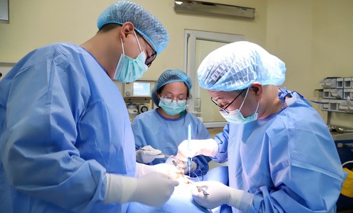 Ứng dụng công nghệ định vị không dây trong 'truy tìm', xử lý ung thư vú giai đoạn sớm