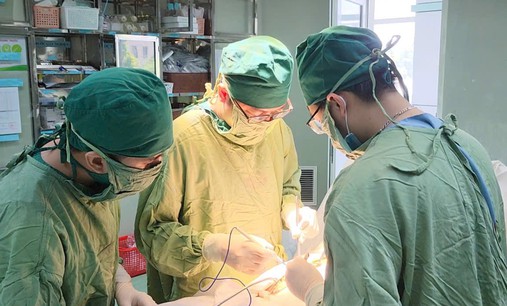 Tưởng rối loạn tiêu hóa, người đàn ông bàng hoàng phát hiện ung thư hiếm gặp