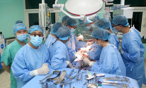 Nhiều bệnh lý về mắt diễn tiến âm thầm, chuyên gia khuyến cáo không để nhìn mờ mới đi khám
