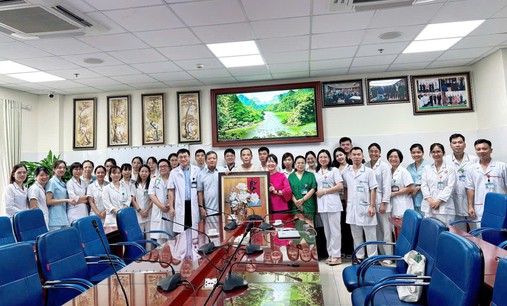 Ca ghép phổi thứ 15 được xuất viện: Vợ bệnh nhân rưng rưng cảm ơn y bác sĩ