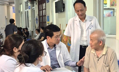 Trạm Y tế phường Cầu Giấy: Từ thói quen khám sức khoẻ miễn phí định kỳ đến 'sổ sức khoẻ' của người dân