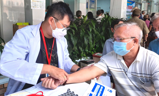 TPHCM: Tăng cường ngay 81 bác sĩ luân phiên về trạm y tế