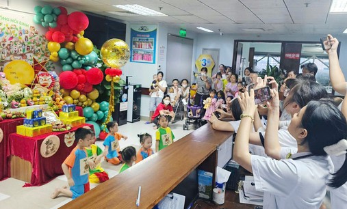 20 năm giữ mùa trăng cho những 'chiến binh' nhỏ chưa thể về nhà
