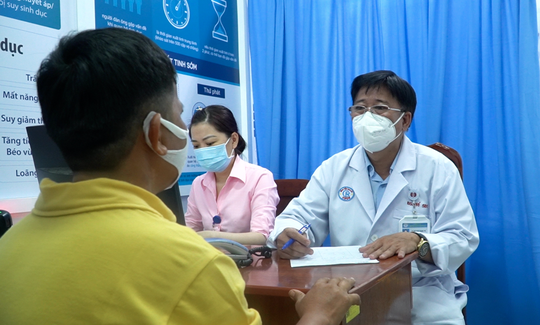 Điều trị thành công cho bệnh nhân lưỡng giới thật đầu tiên tại Việt Nam bị ung thư tinh hoàn ẩn
