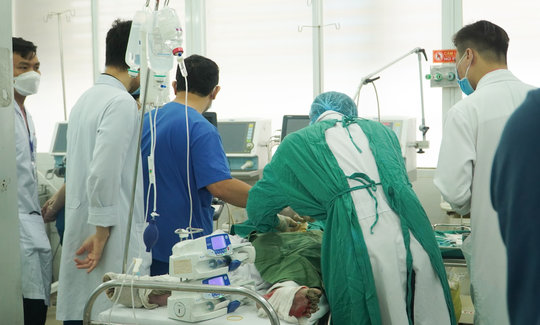 Vụ phóng hỏa ở Đồng Nai: 4 trẻ bỏng nặng phải thở máy, có trường hợp bỏng 90% cơ thể