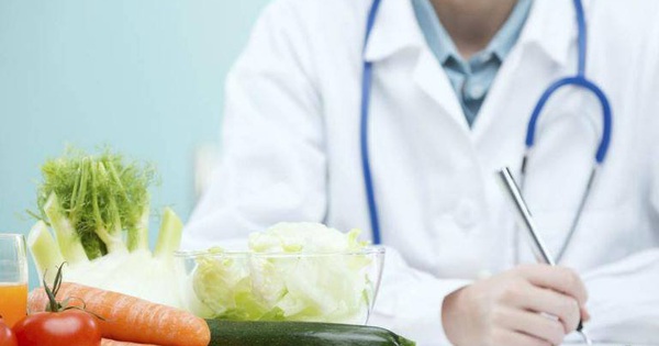 Ngoài ăn uống, còn có những yếu tố gì ảnh hưởng đến việc phát triển bệnh ung thư?

