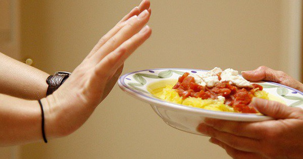 Nhịn ăn tối có tác hại gì đối với các bệnh lý về dạ dày, ruột kết?