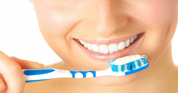 Làm thế nào để duy trì vệ sinh răng miệng và ngăn ngừa viêm quanh cuống răng?
