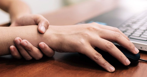 Hội chứng ống cổ tay có thể gây ra những biến chứng nào?
