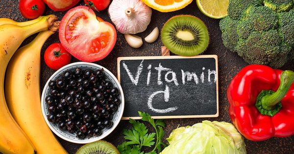 Bổ sung vitamin C liều cao phòng COVID-19, nên hay không nên?