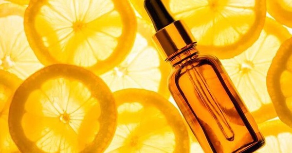 Vitamin C có thể giúp dưỡng ẩm và ngăn ngừa khô da như thế nào?
