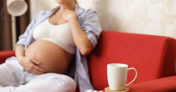 Các loại thuốc kháng sinh nào được sử dụng phổ biến trong việc điều trị viêm họng cho phụ nữ mang thai?
