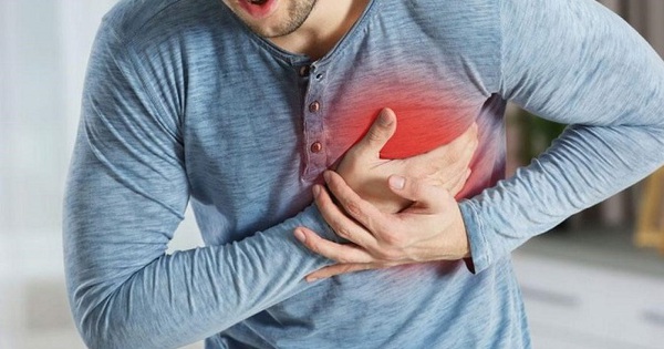 Những yếu tố nguy cơ nào liên quan đến hở van tim?

