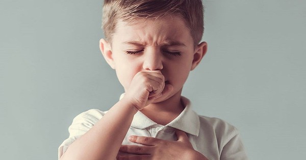 Làm sao để trẻ em không bị lạnh khi bị viêm phế quản phổi?
