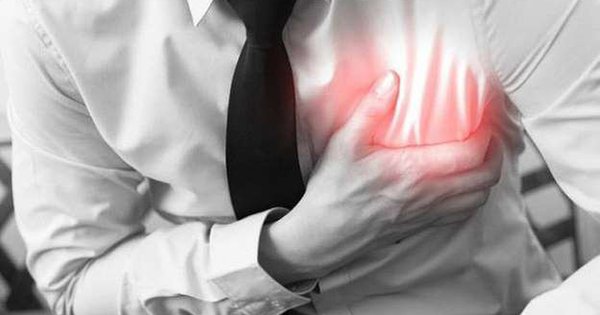 Có những biến chứng nào xảy ra khi bị đau tim và cách xử lý?
