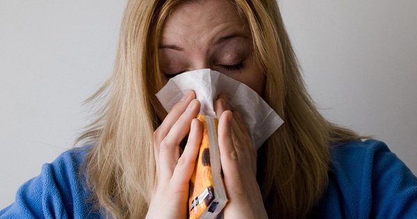 Khi nào cần đi khám và có thuốc điều trị cho cúm mùa ở người lớn?
