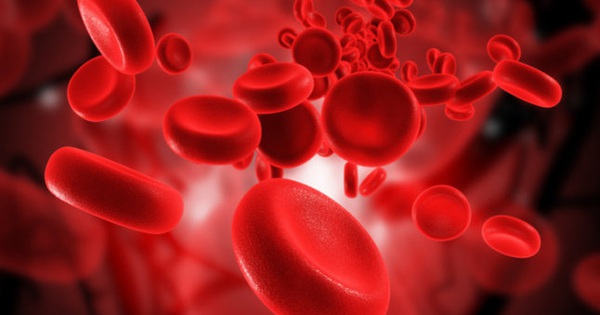 Những biện pháp điều trị nào được áp dụng để giảm hồng cầu trong máu cao ở trẻ em?
