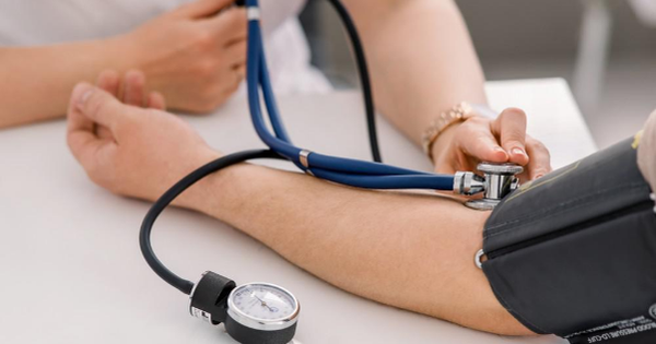 Tăng huyết áp vô căn có ảnh hưởng đến tình trạng sức khỏe tổng thể của người bệnh không?