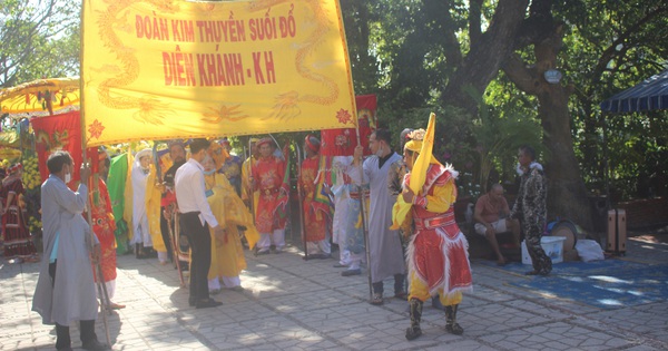 Người dân nô nức đổ về Lễ hội Tháp Bà Ponagar