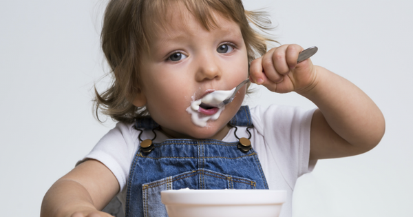 Trẻ ăn sữa chua có tốt không?