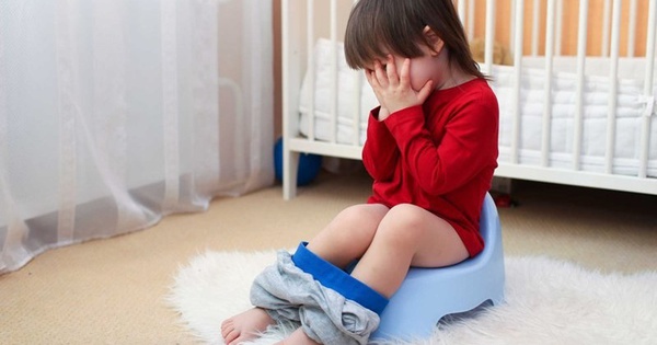 Những triệu chứng thông thường của viêm đường tiết niệu ở trẻ em trai là gì?
