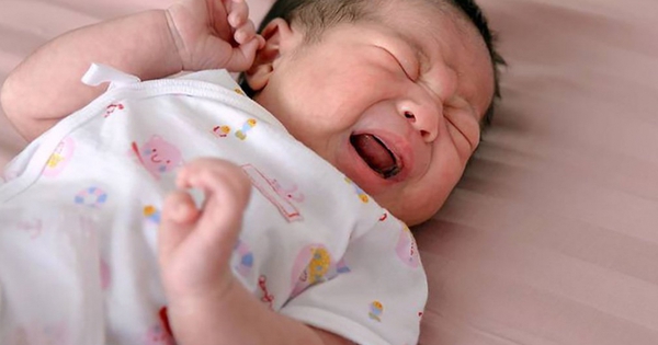 5 cách giúp trẻ sơ sinh ngủ ngon, không bị giật mình, khóc đêm
