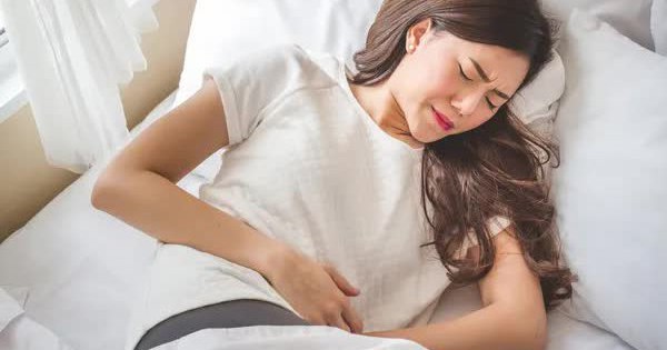 Thao tác massage nhẹ nhàng và xoa bóp vùng bụng dưới dùng dầu có hiệu quả trong việc giảm đau bụng kinh như thế nào?
