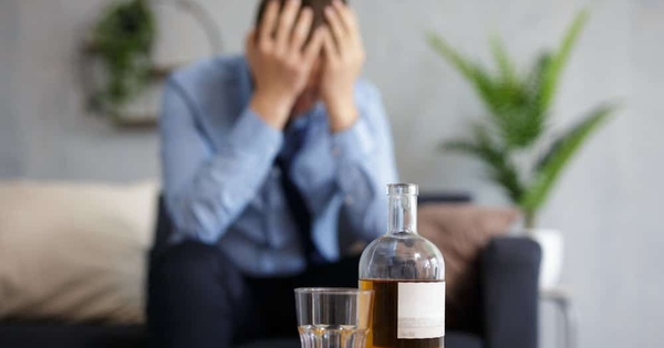 Đau đầu sau uống rượu bia có nên dùng thuốc giảm đau?