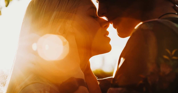 Làm thế nào để phòng tránh bị lây bệnh lậu khi hôn nhau hoặc có quan hệ tình dục?
