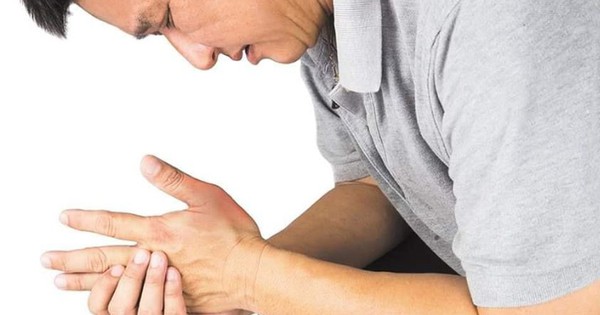 Phụ nữ có triệu chứng nào khi bị bệnh gout?
