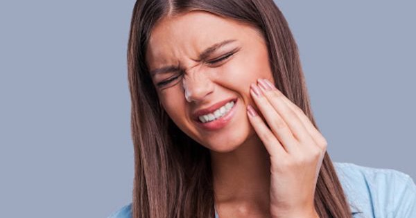 Khi nào cần tìm đến nha sĩ khi gặp tình trạng răng ê buốt?