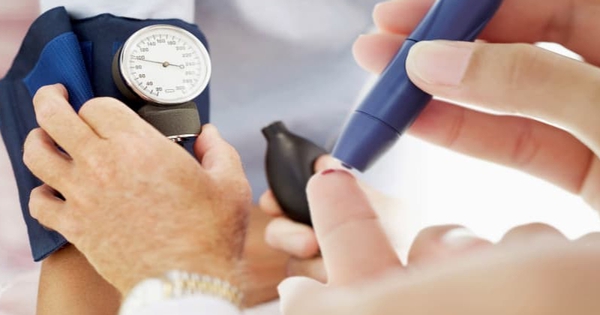 Tại sao việc kiểm tra huyết áp định kỳ là điều quan trọng đối với người 40 tuổi?