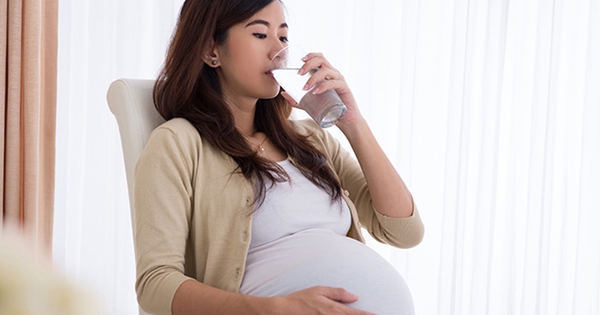 Một ly nước cũng giúp mẹ bầu giải tỏa căng thẳng và áp lực trong thai kỳ
