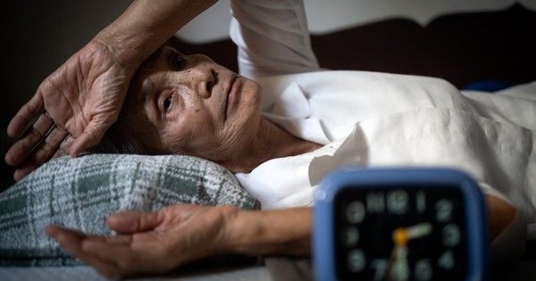Thuốc ngủ có thể gây ra tác dụng phụ nào cho người già?

