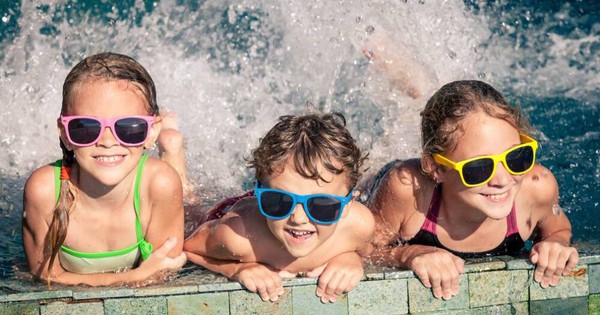 Quy trình vệ sinh thân thể phù hợp để đảm bảo sức khỏe cho trẻ trong mùa nắng nóng?
