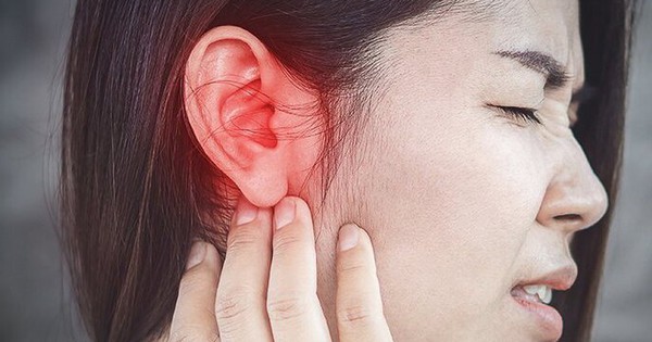 Khi nào nên sử dụng meches tai và dung dịch Burow để điều trị viêm ống tai ngoài?
