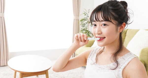 Tác động của việc vệ sinh răng miệng đúng cách đối với mùi hôi sau khi bọc răng sứ là gì?
