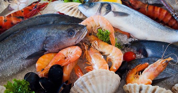 Cách đảm bảo an toàn khi ăn hải sản sống là gì?

