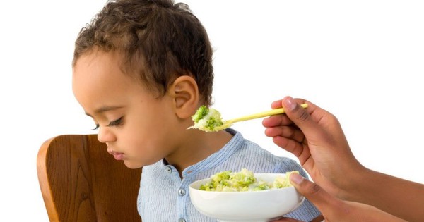 Trẻ biếng ăn, xanh xao, chững cân kéo dài: Đừng chủ quan, có thể con đang  thiếu sắt
