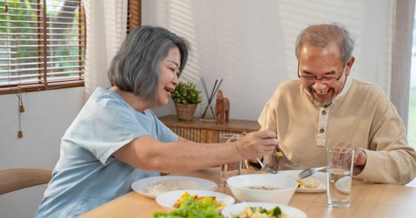 Bí quyết giúp người cao tuổi ăn ngon và khỏe mạnh trong mùa nắng nóng