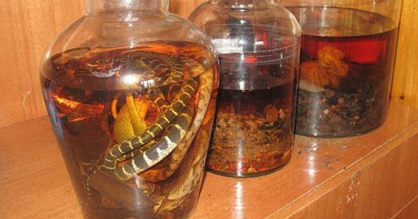 Rượu thuốc, rượu ng&acirc;m c&oacute; phải đều l&agrave; rượu bổ?