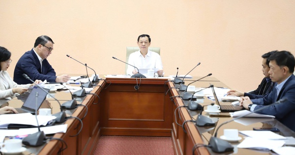 View - Thứ trưởng Nguyễn Tri Thức chủ trì phiên họp Hội đồng Khoa học và Hội đồng Sáng kiến Bộ Y tế